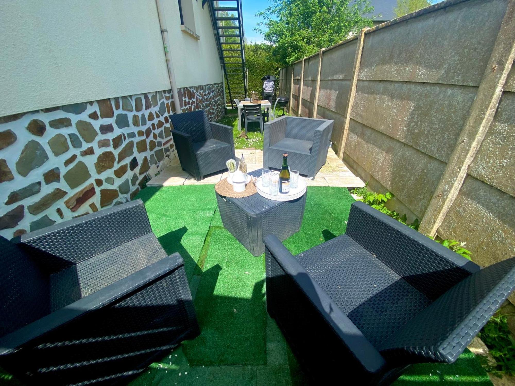 Une Ambiance Cosy Avec Jardin Privatif Nassandres Exterior photo